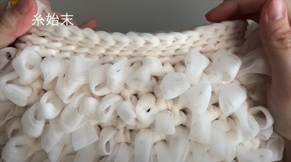 かぎ針編みで透け感フリルの大人かわいいバッグ