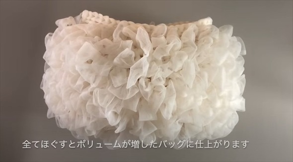 かぎ針編みで透け感フリルの大人かわいいバッグ