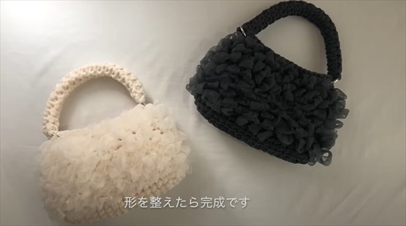かぎ針編みで透け感フリルの大人かわいいバッグ