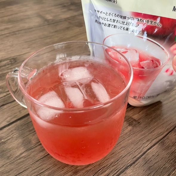 ドリンクを水に溶かした様子