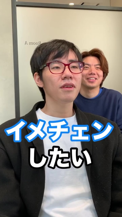 カウンセリング中の男性と美容師