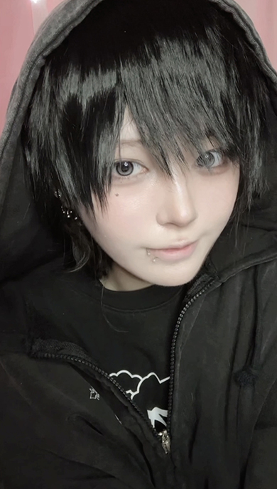 “色白男装メイク”で大変身