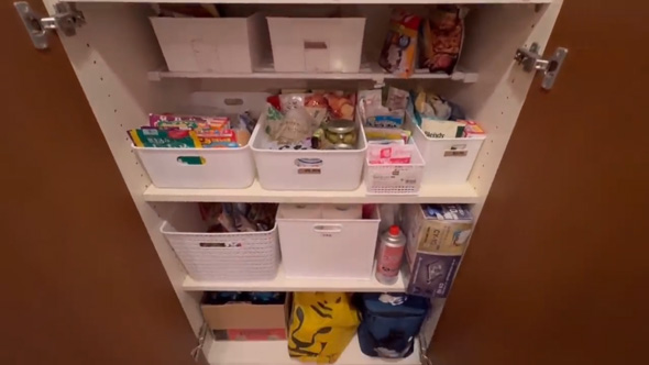 使いづらい リビング横 収納棚 片づけ 奥行きが深い 背が高い パントリー 全出し 整理