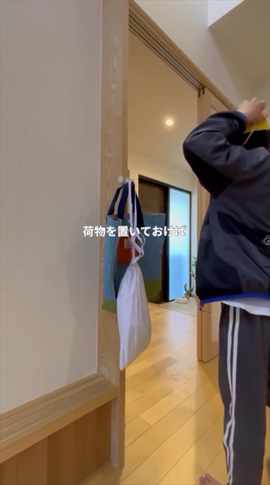 100均のかもいフックが「使い方無限」万能ぶりが82万再生