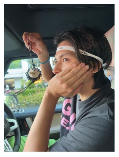 川崎希、息子に7万円のロエベのチャームをプレゼント