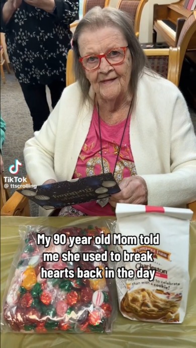 モテたらしい母