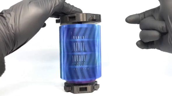 回転しながら色を変化させていく歯車ペンスタンド