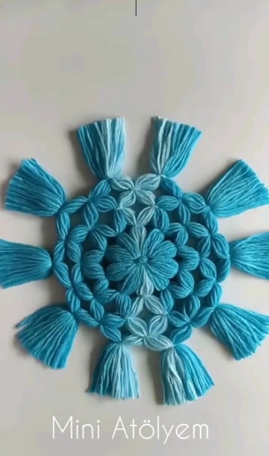 毛糸で作った作品が完成