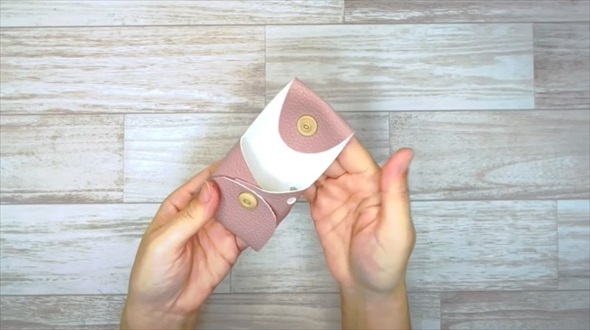 お気に入りの紙袋とセリアのフェイクレザーでミニポーチ