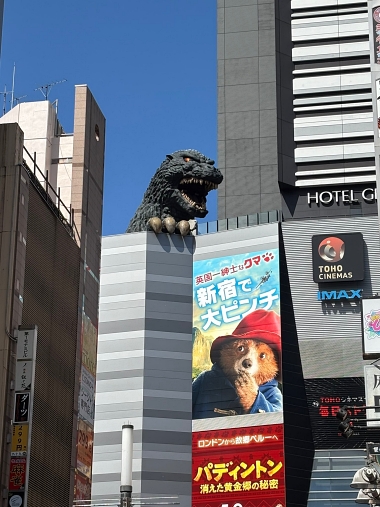 パディントン ゴジラ 歌舞伎町