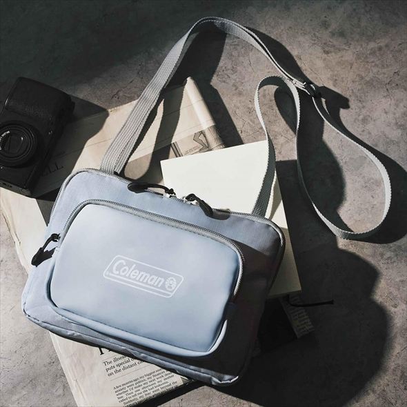Colemanの2層式ショルダーバッグ