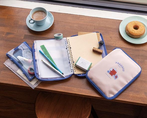 スヌーピーのバインダーポーチ リフィルでカスタム可能