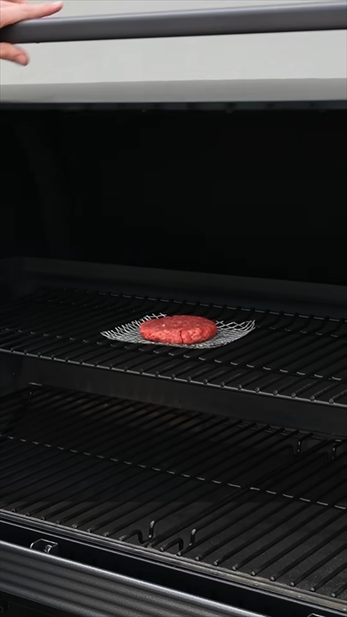 ハンバーガーのパティを24時間燻製してみた調理実験