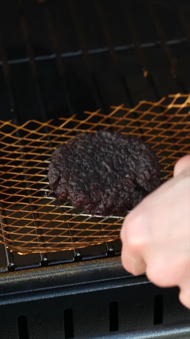 ハンバーガーのパティを24時間燻製してみた調理実験