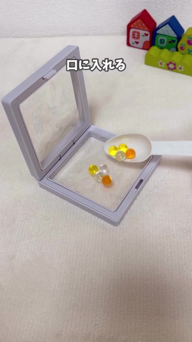 フレームに消臭ビーズを入れる画像