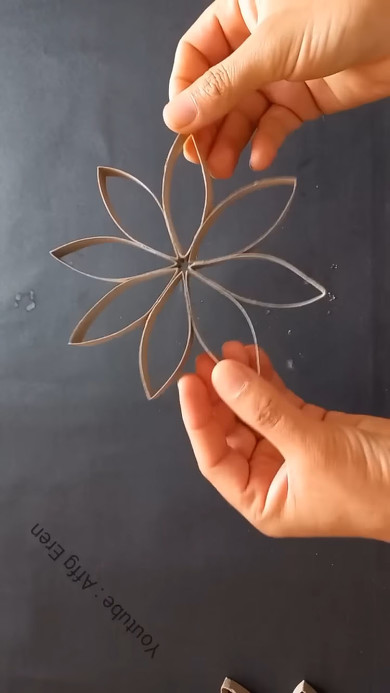 トイレットペーパーの芯でクリスマス飾り