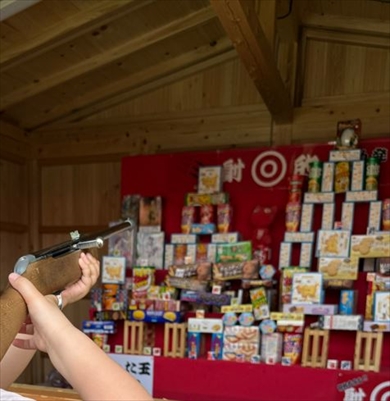 娘（7）のこの銃の構え方、どこかで見たやつ