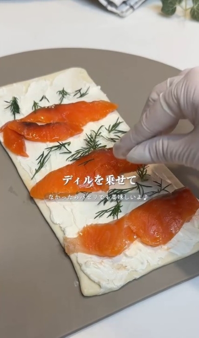 スモークサーモンをたっぷり使用