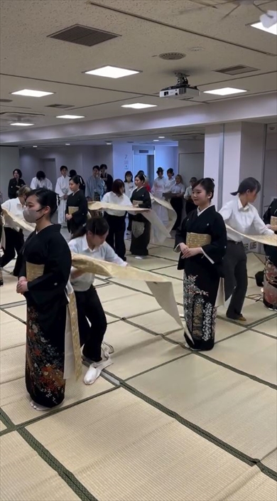 専門学校公式の着付けのステージパフォーマンスがすごい