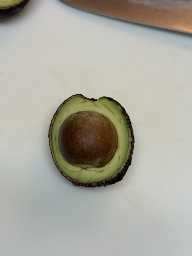 母から送られてきたキモいアボカド