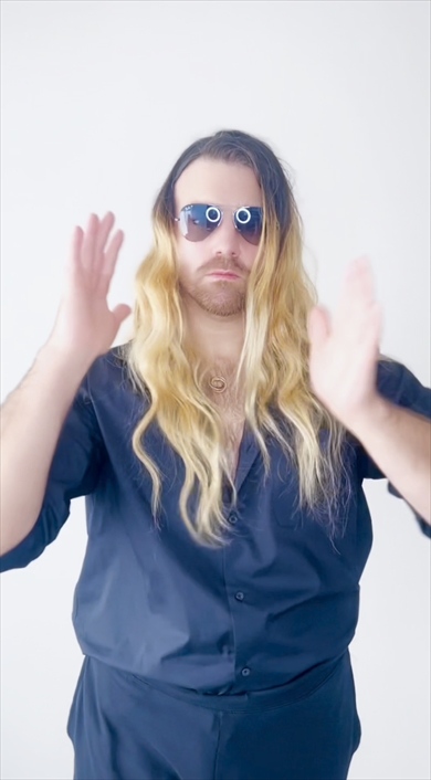 ヒゲ女装パフォーマーのレディビアード