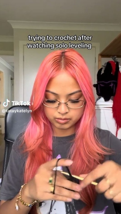 「私は何でも編める」と気付いた女性がアニメのとんでもないキャラをニットで再現