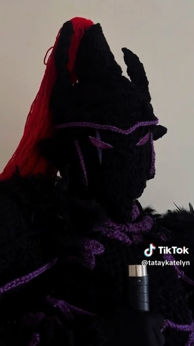 「私は何でも編める」と気付いた女性がアニメのとんでもないキャラをニットで再現