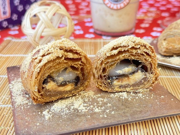 プレミアムチョコクロ　桔梗信玄餅の断面 ／ サンマルクカフェ チョコクロ 桔梗信玄餅コラボ