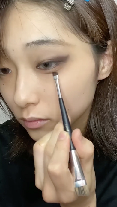 異性ウケと同性ウケの半顔メイク