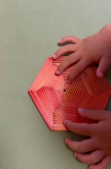 ねじれるように動くミラクルヘキサゴン