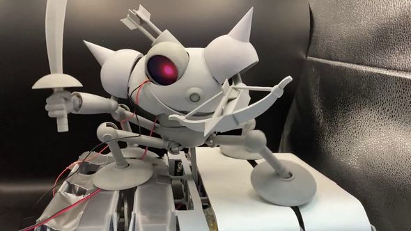 敵を探すように歩き始めたキラーマシンのフィギュア