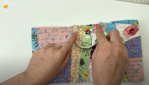 形がバラバラのハギレを縫い合わせると