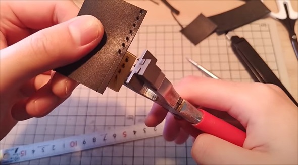 100均のシャー芯ケースをレザークラフトでアレンジ