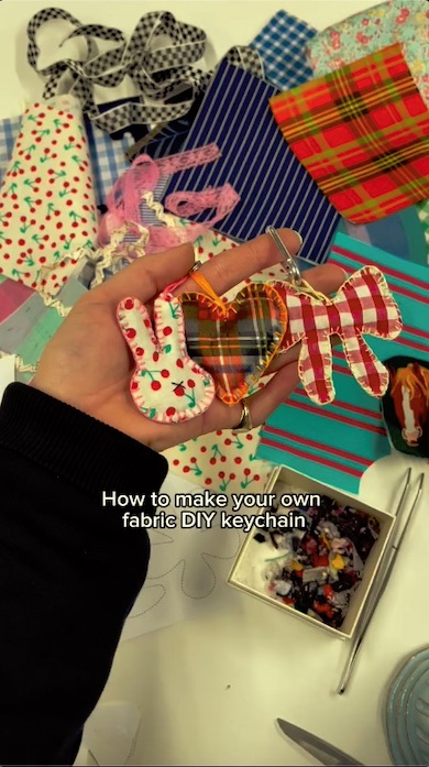 完成したオリジナルチャーム。ウサギ型、ハート型、リボン型