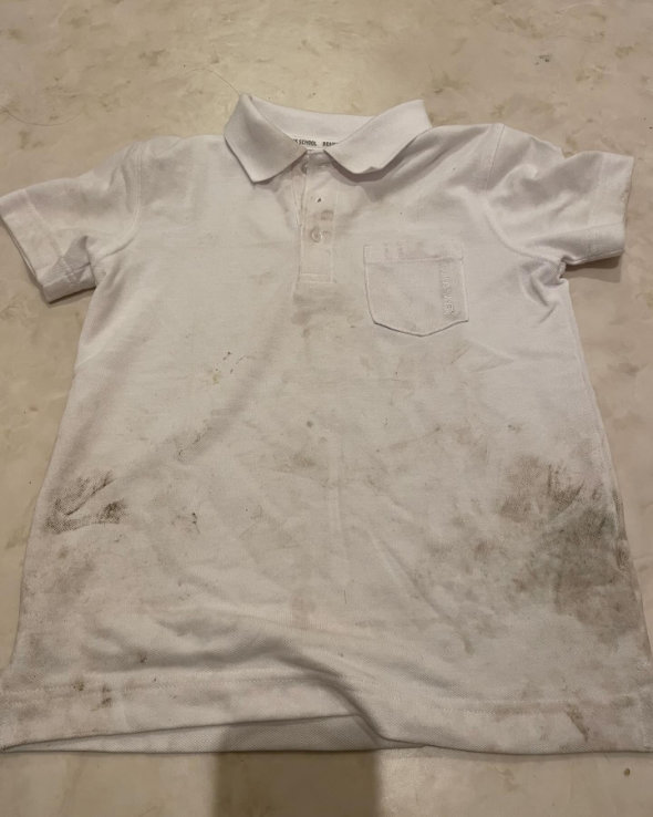 ポロシャツ 泥 汚れ 今朝おろしたて 小学生 男子 小3 息子