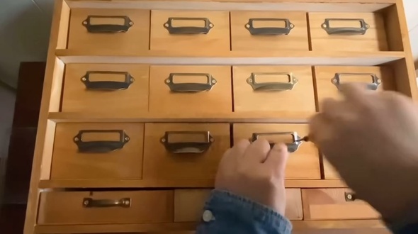 カットなしで大容量引き出しを100均DIY