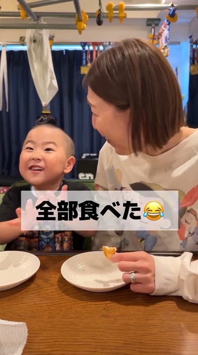 ママに優しい行動をとる息子