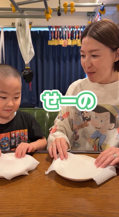 ママに優しい行動をとる息子