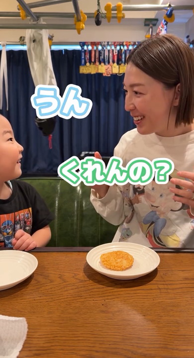 ママに優しい行動をとる息子