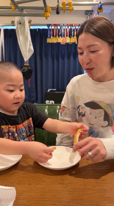 ママに優しい行動をとる息子