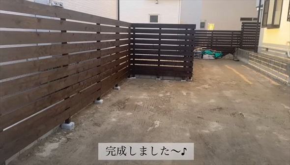 家の横に購入した土地に巨大ウッドフェンスをDIY