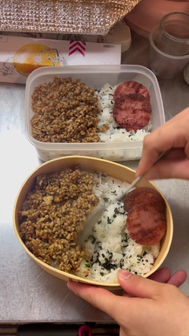カレーそぼろを盛り付け