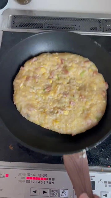チャーハンを作っているところ