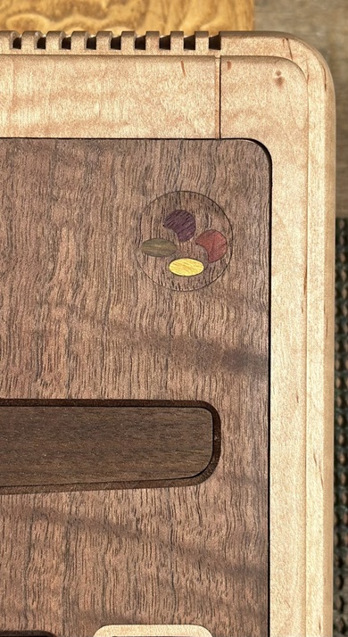 木材を切り出して接着していくと…… 完成した“懐かしの名機”に
