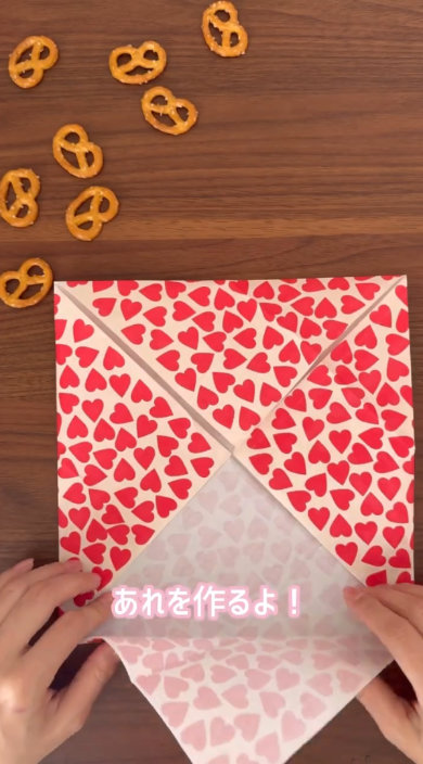 ペーパーナプキン 折って 作る お花 お皿 簡単 折り紙 おやつ入れ