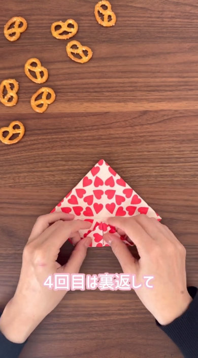 ペーパーナプキン 折って 作る お花 お皿 簡単 折り紙 おやつ入れ
