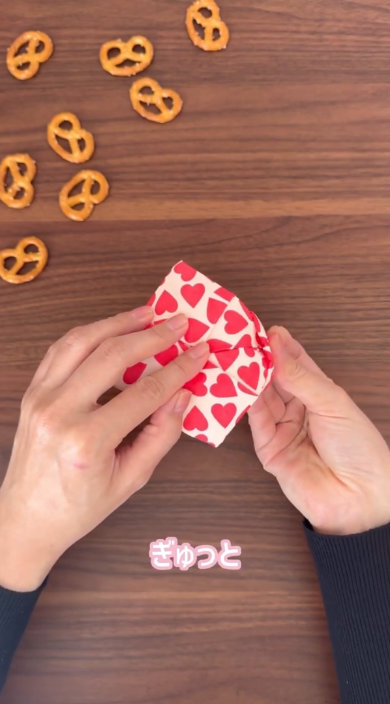 ペーパーナプキン 折って 作る お花 お皿 簡単 折り紙 おやつ入れ