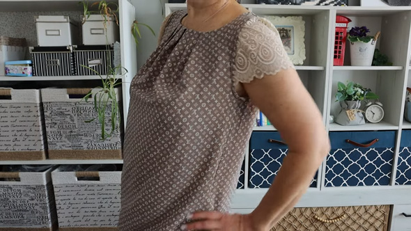 使うのは伸縮性のあるレース