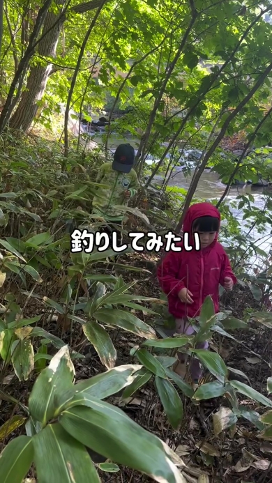 歩く女の子