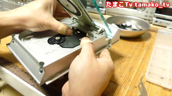 ミニコンポから取り外したCDプレーヤーユニット